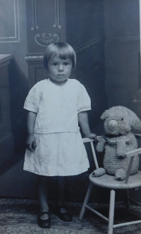 Anna Matysová (Kršková) v dětství