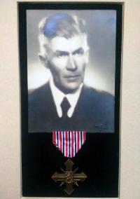 Československý válečný kříž 1939 – ocenění za nejvyšší oběť pro Ing. F. Machovce