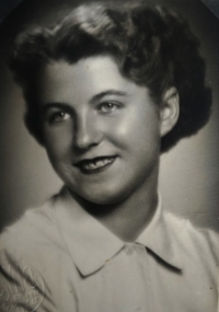 Koláriková Zdenka mladá