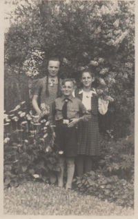 Sourozenci Matysovi - Herta, Kurt a Anna  v Hynčicích nad Moravou