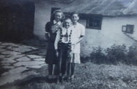 Matys siblings - Herta, Kurt and Anna in Hynčice nad Moravou