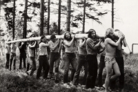 Happening s názvem Take Leave off. Františkovy lázně, 1977