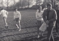 Při fotbalovém zápase se studenty teologické fakulty v Bratislavě, cca 1973