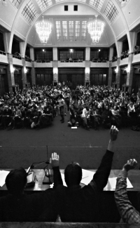 Streda 22. novembra 1989: Jedno z mnohých hlasovaní študentov