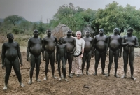 S muži z kmene Bodi, Afrika