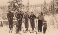 1938, Vyšné Hágy, lyžování s maminkou