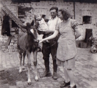 Witness with her husband, daughter and her own horse in 1944