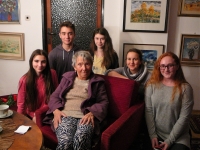 Stanislava Zenklová s žákovským týmem