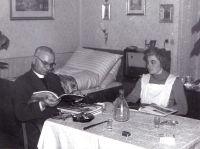 60. léta, pamětnice s P. Ondřejem Damborským v Dražovicích
