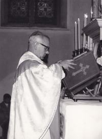 60. léta - P. Damborský - předkoncilní sloužení mše svaté
