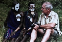 S příslušníky kmene Surma, Afrika