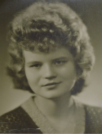 Ariana Petrová at the time of graduation in 1961