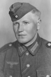 Bratr Eduard v německé uniformě