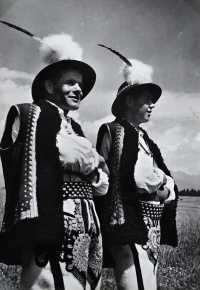 Jiří Langer / journey 1957 / men in Gorol traditional costumes on a postcard from Suchá Hora / Slovakia 