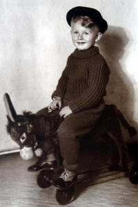 Jiří Langer as a child in Adamov in 1939