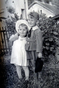 Jiří Langer as a child with his sister Ema in Prague in 1940