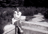 Léto 1950, jedna z posledních matčiných fotografií před zatčením