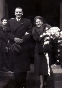 Svatba rodičů Jana Hlacha v roce 1937