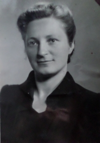 Marija Adamivna Vartoščuk, 1950, historical photography