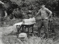 70. léta, kdy byly provedeny mikropiloty na jižní straně kostela sv. Mikuláše v Jaroměři