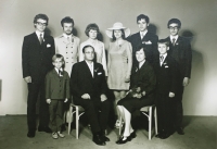 Jiří Kvapil, on the left, on a picture with his parents and siblings