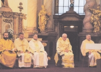 Pamětník Jiří Kvapil při mši svaté v kostele Panny Marie Sněžné při dvacátém výročí od vzniku Řeckokatolické farnosti v Olomouci