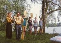 Pamětník Jiří Kvapil s vodními skauty