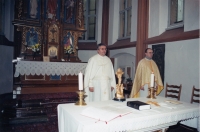Pamětník Jiří Kvapil slouží mši svatou ve východním obřadu v kapli svatého Alexeje v Olomouci