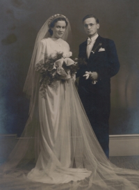 Parents of the witness on their wedding picture - Jarmila née Zlámalová and Jaromír Kvapil