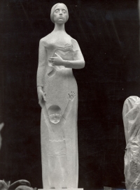 Sculpture called Mother from Lidice