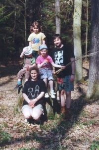 Rodina Náhlíkova: Petr, Věra, Petra, Martina, Tomáš (r. 1999)