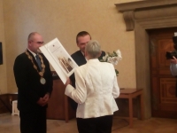 Awarding honorary citizenship of Pilsen to academic sculptor Marie Uchytilová in the Pilsen city town hall (October 28, 2018)
