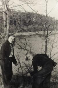 Eva a Hana ve Svatobořicích 1944 