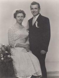 Svatební foto manželů Míkových, 19. 8. 1961