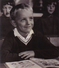 Syn Tomáš při školním focení, školní rok 1968-69