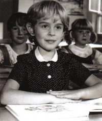 Dcera Petra při školním focení, školní rok 1983-84
