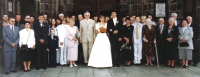 Příbuzenstvo a kamarádi na svatbě dcery Petry s Alešem, 7. 9. 2002