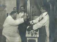 Vinohradská nemocnice, zač. 20. století, prof. Michl vlevo, MUDr. Dobruský vpravo