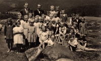 The year 1945. The last year of war. There was not much going to school anymore. The year they hid Kirejev at the Požírna.
(F. Pospíšil in vestička, third row, fifth from the right - Trpišovice)