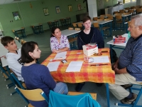 Václav Soldát při natáčení s týmem Příběhy našich sousedů