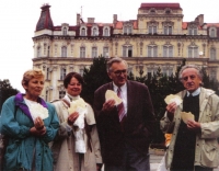 S manželkou, profesorem Kesslerem a jeho sekretářkou v Karlových Varech