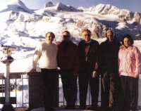 Jiří Holenda and Professor Kulhavý from the Linz University under the Dachstein Glacier