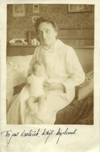 Karel Dostál - manžel jako miminko s porodní bábou