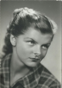 Jaroslava 1949 - maturitní 