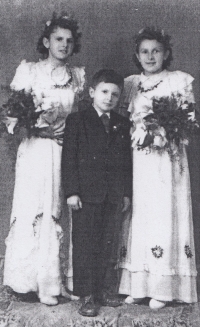 Se sourozenci kolem roku 1950