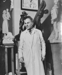 Grandfather of the witness, academic sculptor Julius Pelikan