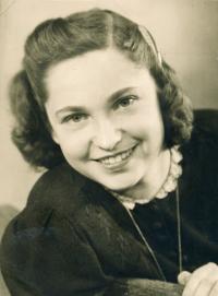 Irena Popperová (Racková), říjen 1940