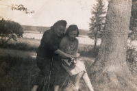 Maminka s dcerou Ivana Olbrachta, 1952