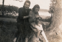 Maminka pamětníka s dcerou Ivana Olbrachta, 1952