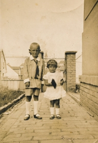 Blaženka and her brother František. Praha - Ruzyně, 1932